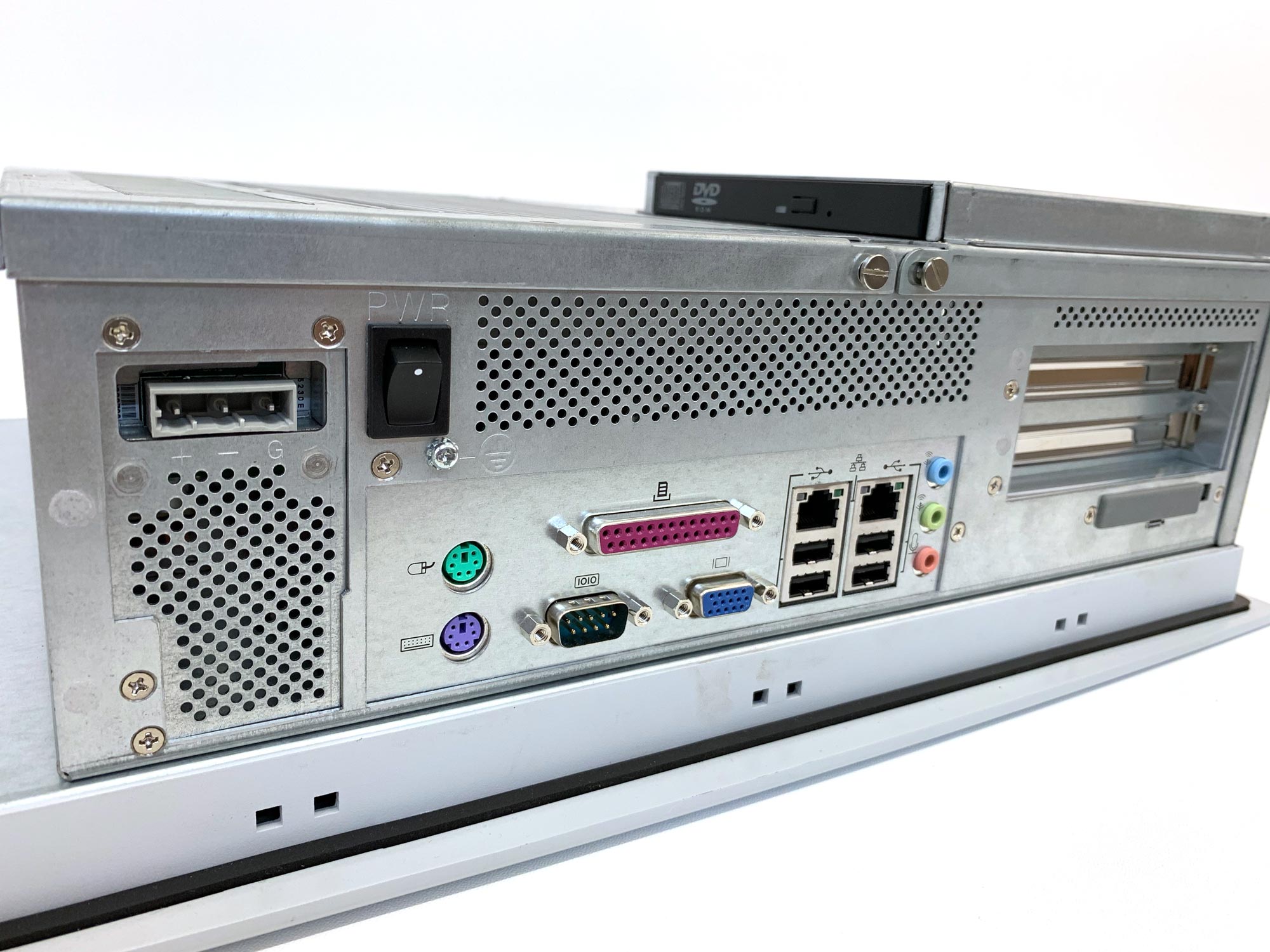 IPPC-6152F - Lüfterloser Industrie Panel PC mit 15-Zoll Display